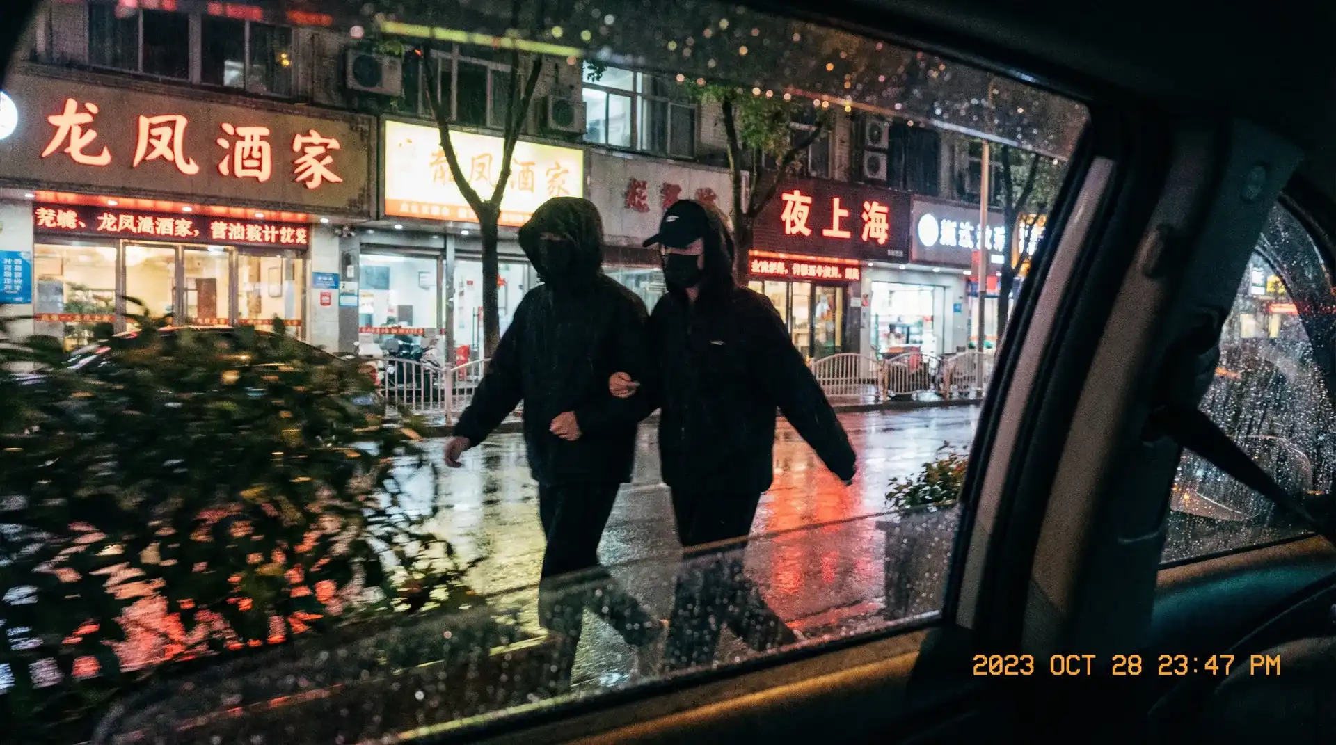暗网视频 - 顶流明星深夜密会现场抓拍照片